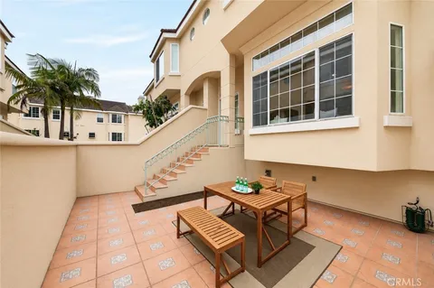 $1,087,000 | 2825 Plaza Del Amo, Unit 102, Torrance, CA 90503