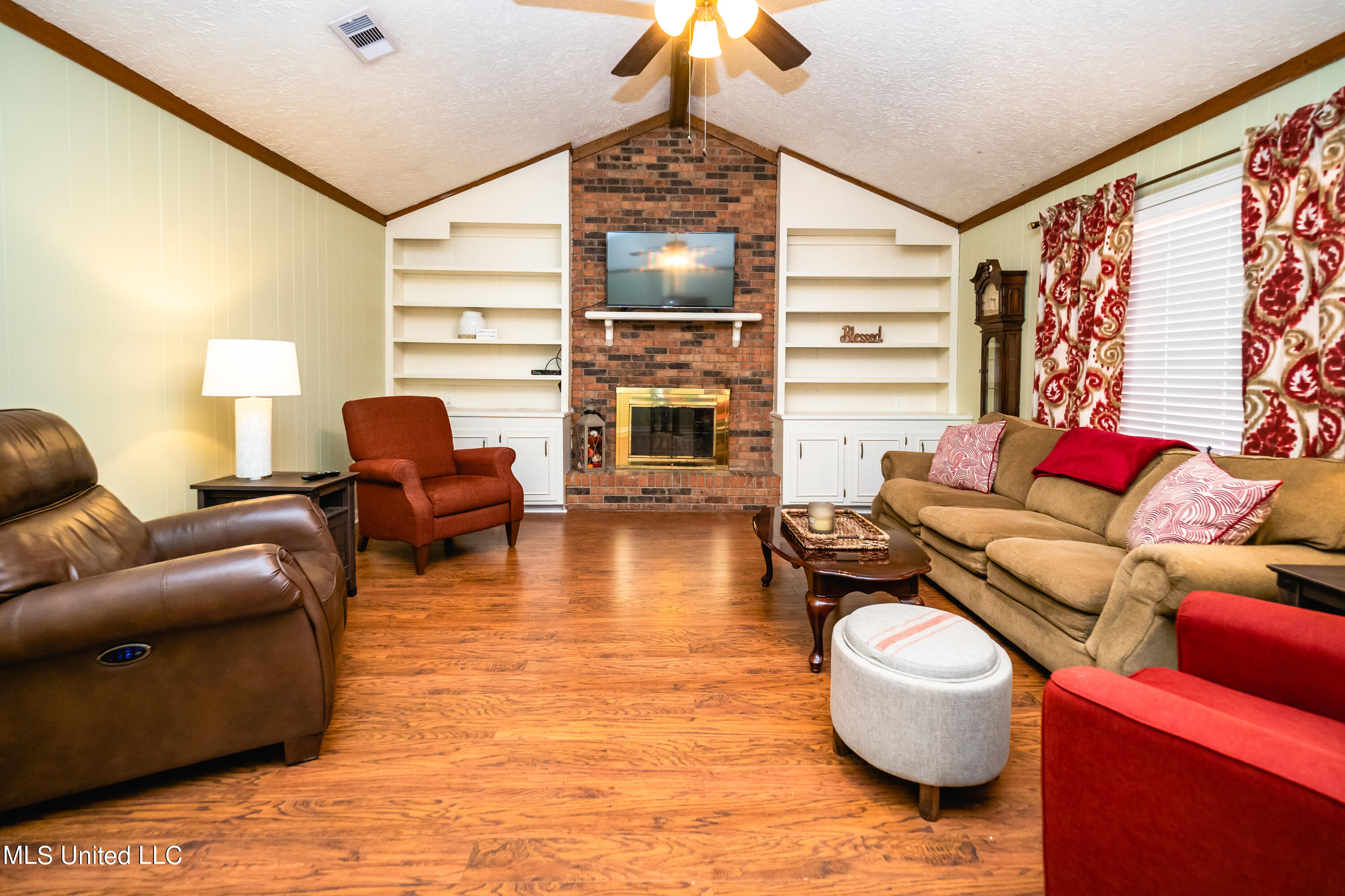 101 Fern Valley Road Brandon, MS 39042 - Photo 3 of 20 LivingRoom1