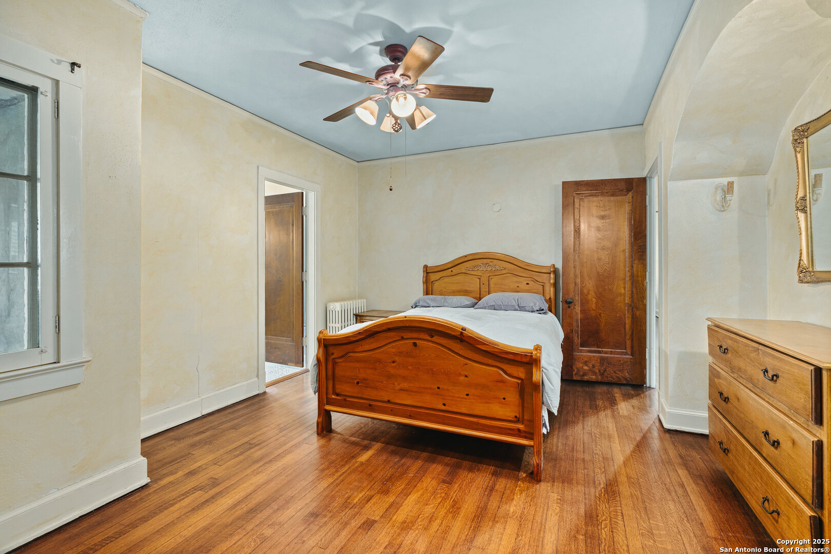 5351 Fredericksburg Road San Antonio, TX 78229 - Photo 28 of 50 a bedroom with a bed and wooden floor