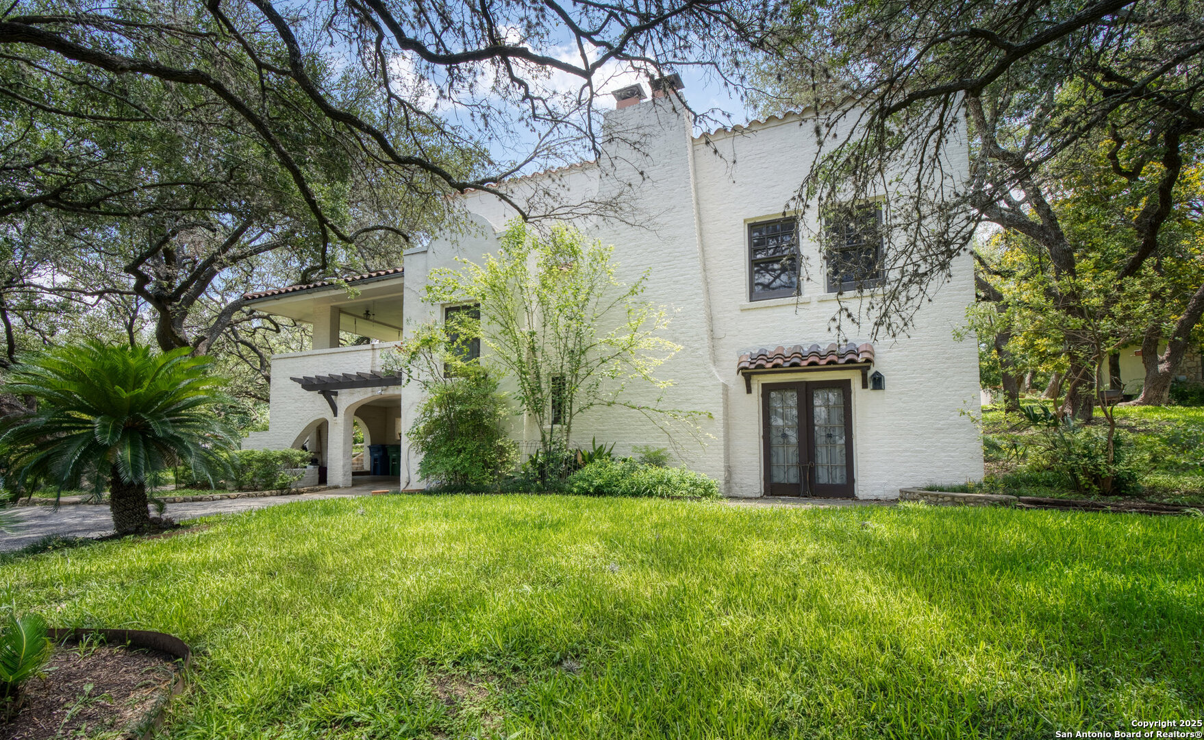 5351 Fredericksburg Road San Antonio, TX 78229 - Photo 43 of 50 a front view of a house with garden
