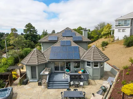 $1,395,000 | 1000 East Sunnyslope Road, Petaluma, CA 94952