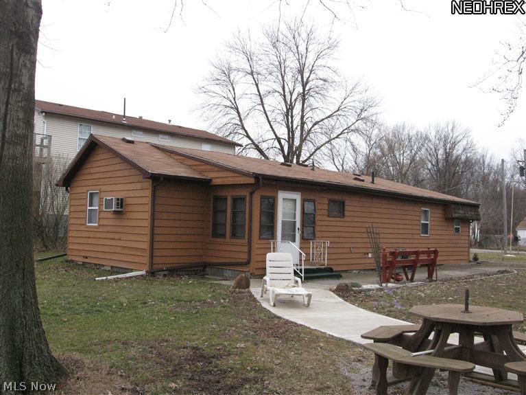 3899 Dunton Road Lorain, OH 44055 - Photo 2 of 10 SIDE VIEW WITH ENTRANCE INTO ENCLOSED PORCH