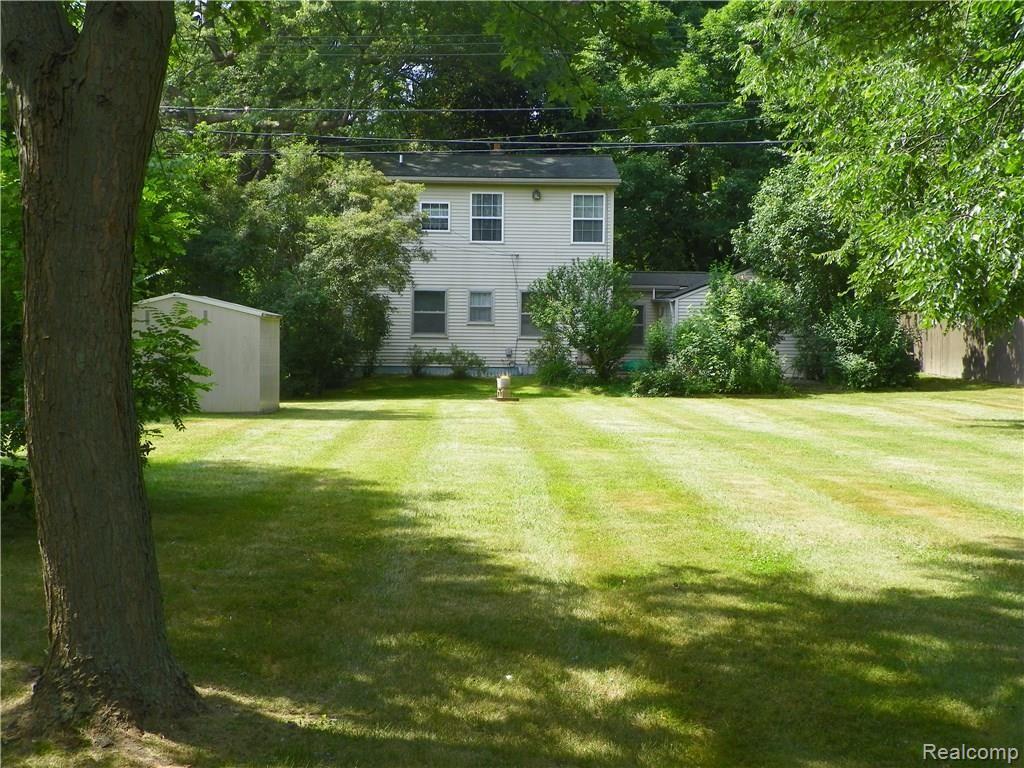 7655 Highland Road White Lake, MI 48383 - Photo 19 of 19 100_1232.JPG