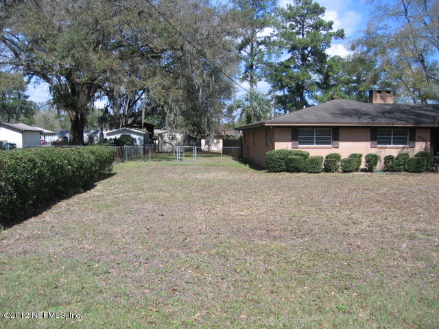7711 Stillwell Road Jacksonville, FL 32221 - Photo 12 of 34 Side/front yard
