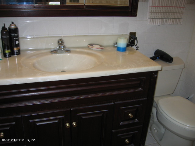 7711 Stillwell Road Jacksonville, FL 32221 - Photo 28 of 34 Bathroom