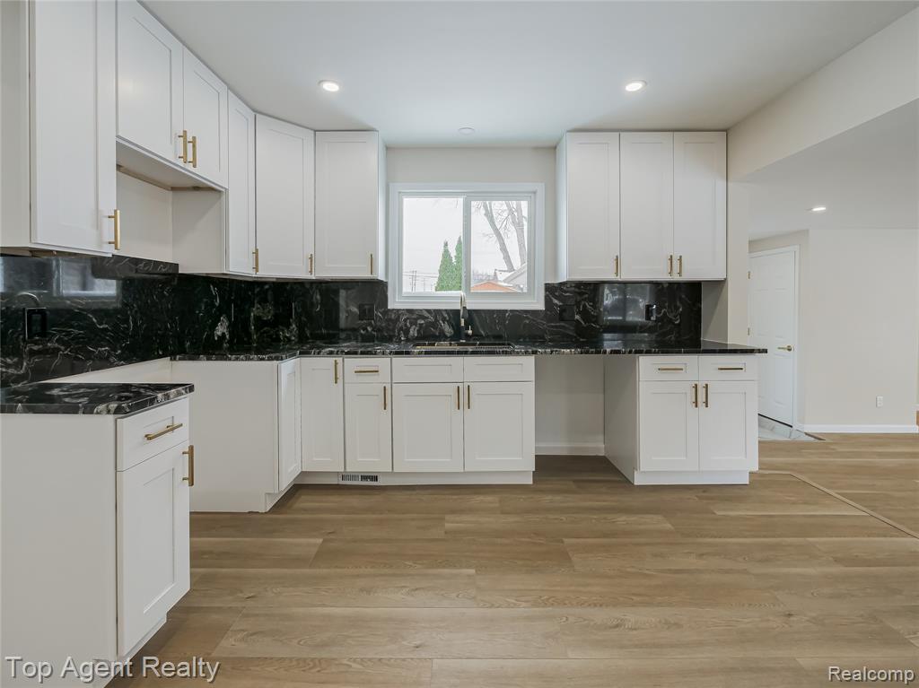 20580 21 Mile Road Macomb, MI 48044 - Photo 7 of 41
