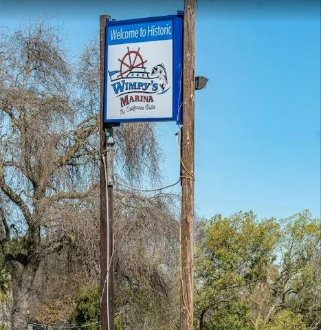 a sign broad on the side of a wall