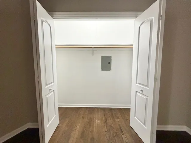 $2,536 | 3433 North Elaine Place, Unit 2R, Chicago, IL 60657