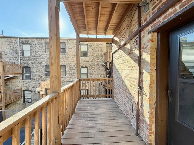 $2,536 | 3433 North Elaine Place, Unit 2R, Chicago, IL 60657