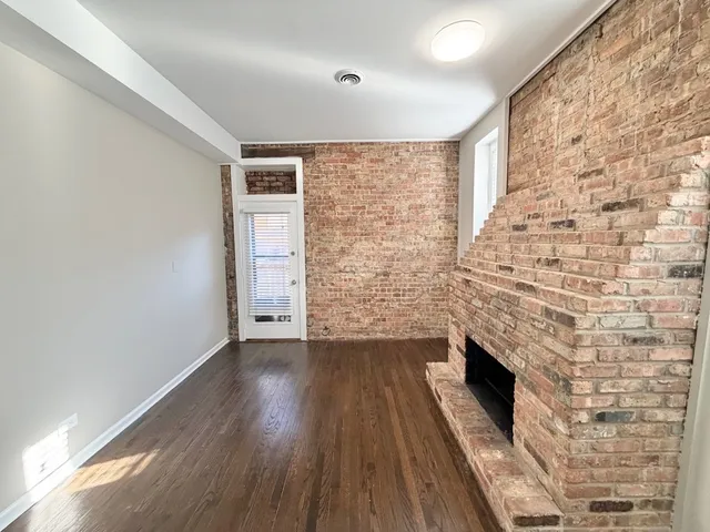 $2,536 | 3433 North Elaine Place, Unit 2R, Chicago, IL 60657