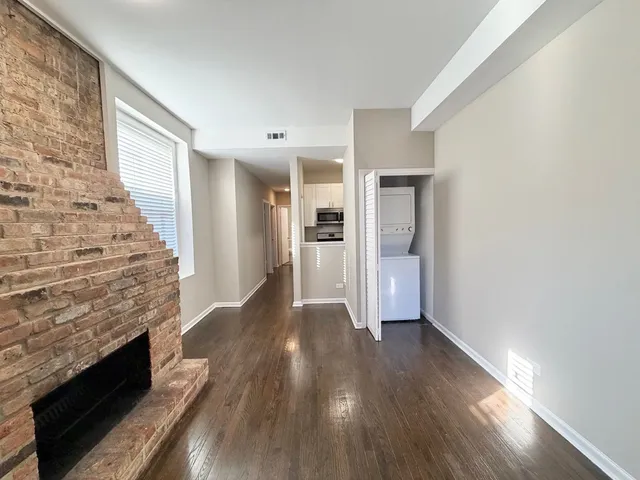 $2,536 | 3433 North Elaine Place, Unit 2R, Chicago, IL 60657