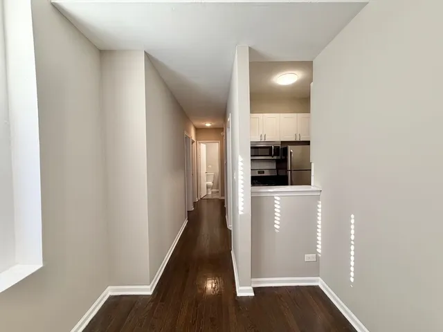$2,536 | 3433 North Elaine Place, Unit 2R, Chicago, IL 60657