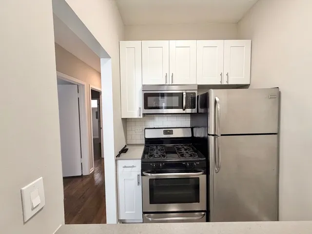 $2,536 | 3433 North Elaine Place, Unit 2R, Chicago, IL 60657