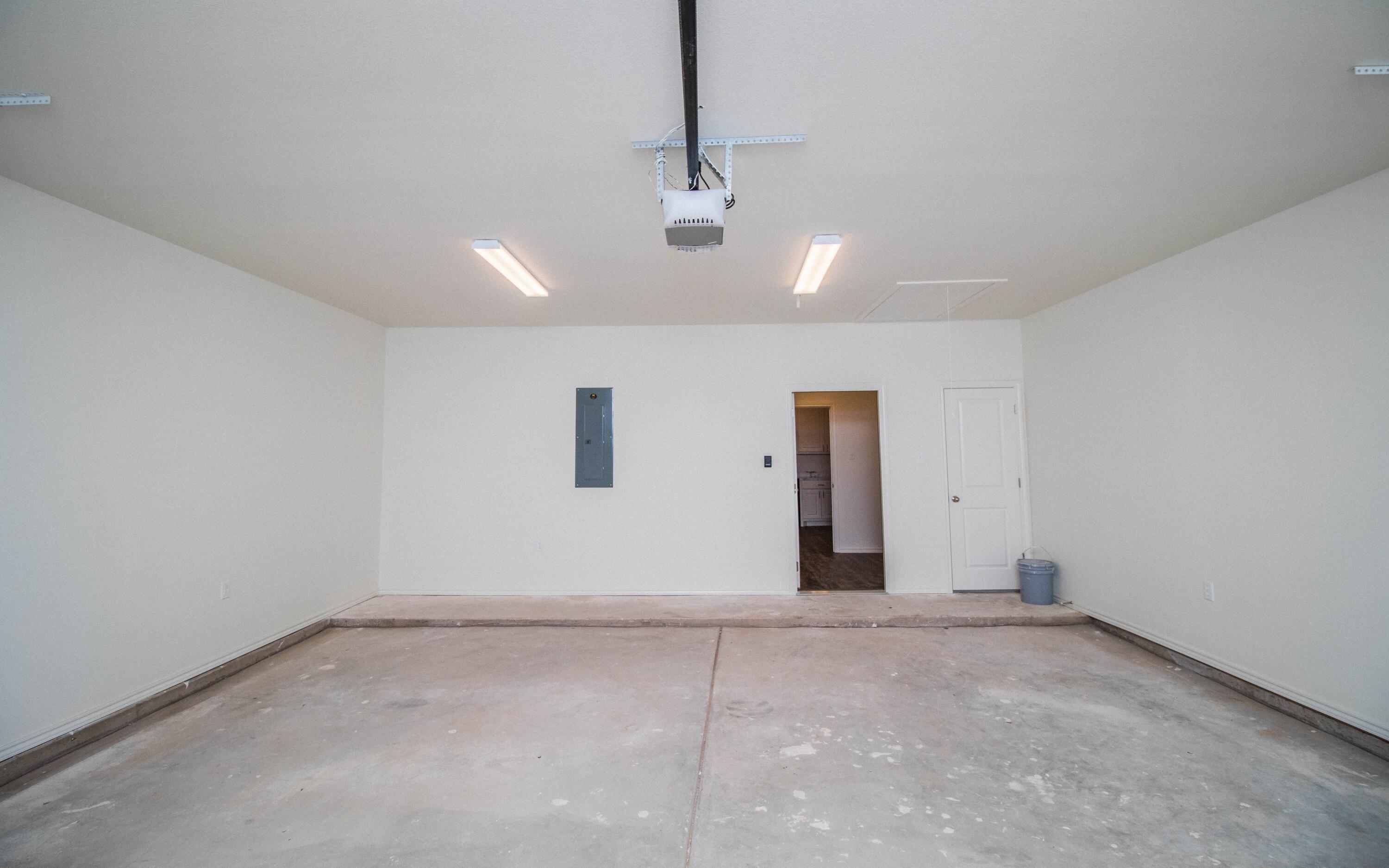 2015 102nd Street Lubbock, TX 79423 - Photo 22 of 24 Garage