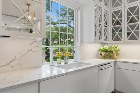 $1,999,900 | 17 Hedgebrook Way, The Hills, TX 78738