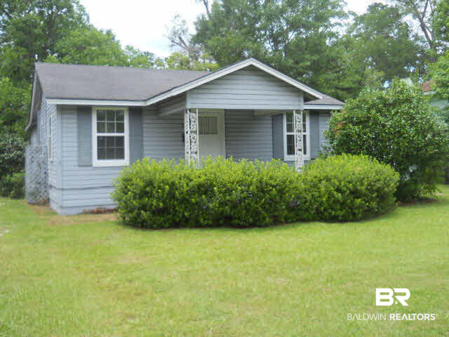 813 Douglas Avenue Brewton, AL 36426 - Photo 1 of 9