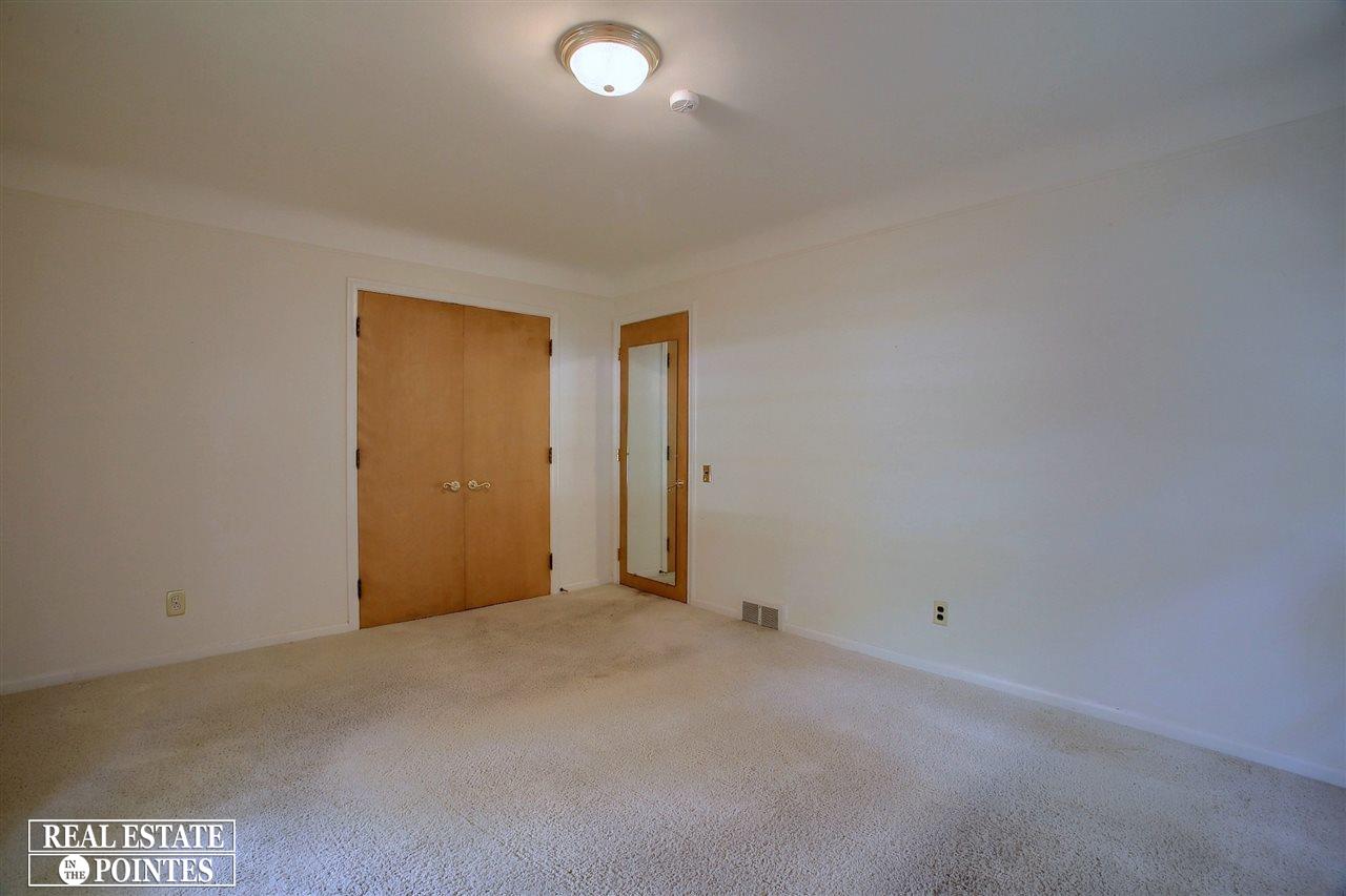 1680 Oxford Road Grosse Pointe Woods, MI 48236 - Photo 15 of 30