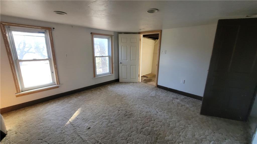 178 Washington Street Freeport, PA 16229 - Photo 12 of 17 an empty room with windows and closet