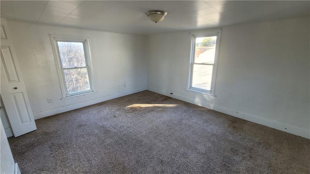 178 Washington Street Freeport, PA 16229 - Photo 9 of 17 an empty room with windows and closet