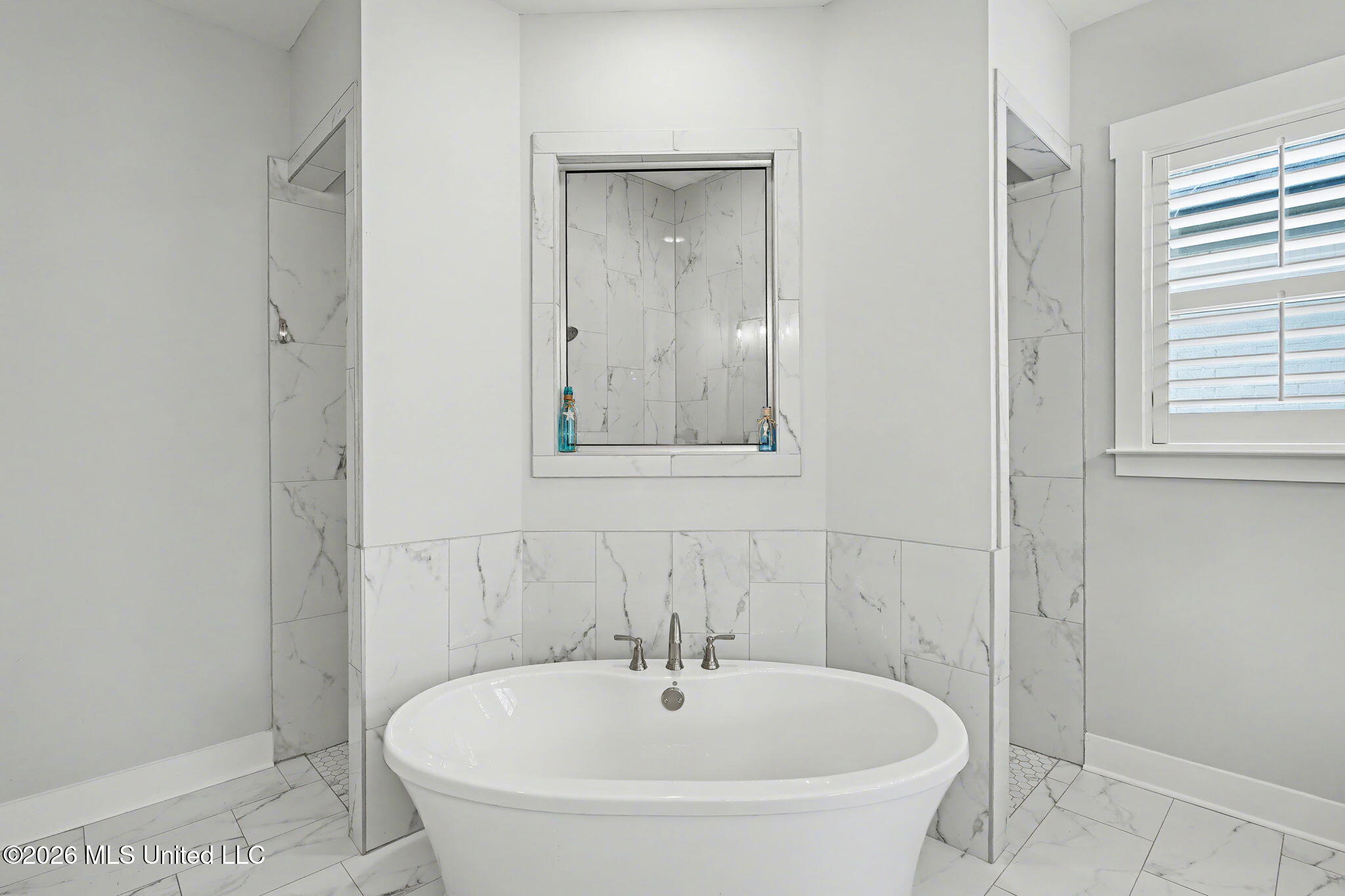 3847 Swan Cove Hernando, MS 38632 - Photo 26 of 50 Walk-through Shower