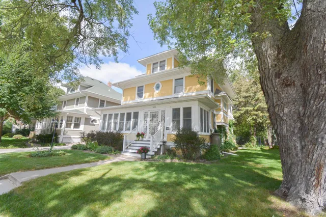 $360,000 | 915 East Center Street, Rochester, MN 55904