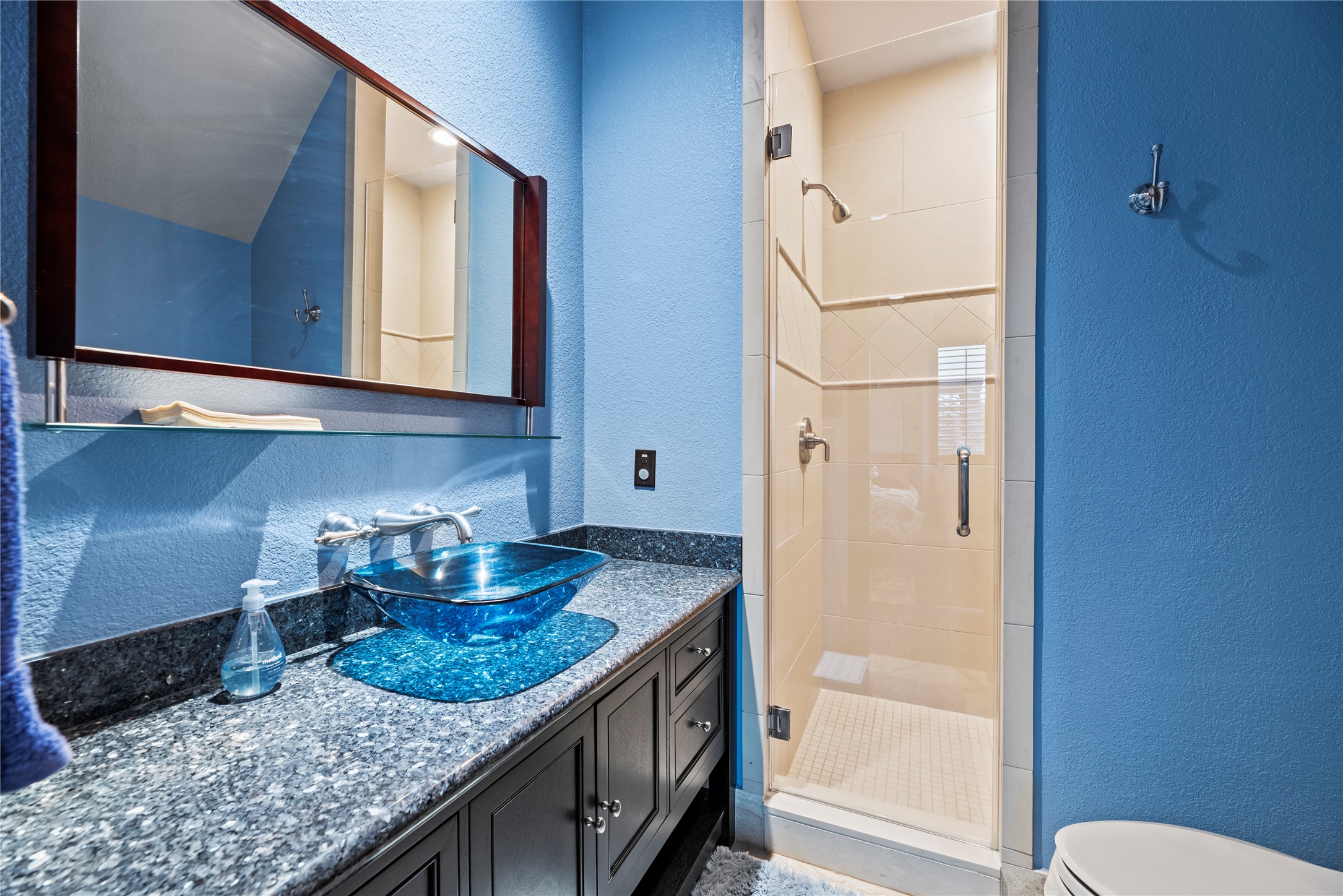 7715 Firethorne Creek Court Spring, TX 77389 - Photo 37 of 50 a bathroom with a granite countertop sink and a mirror