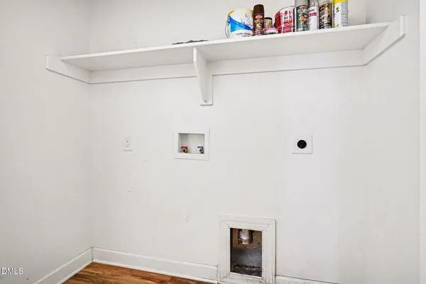 a view of utility room