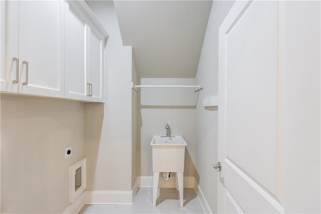 5630 Overlook Club Circle Suwanee, GA 30024 - Photo 21 of 32 a bathroom with a sink and a toilet