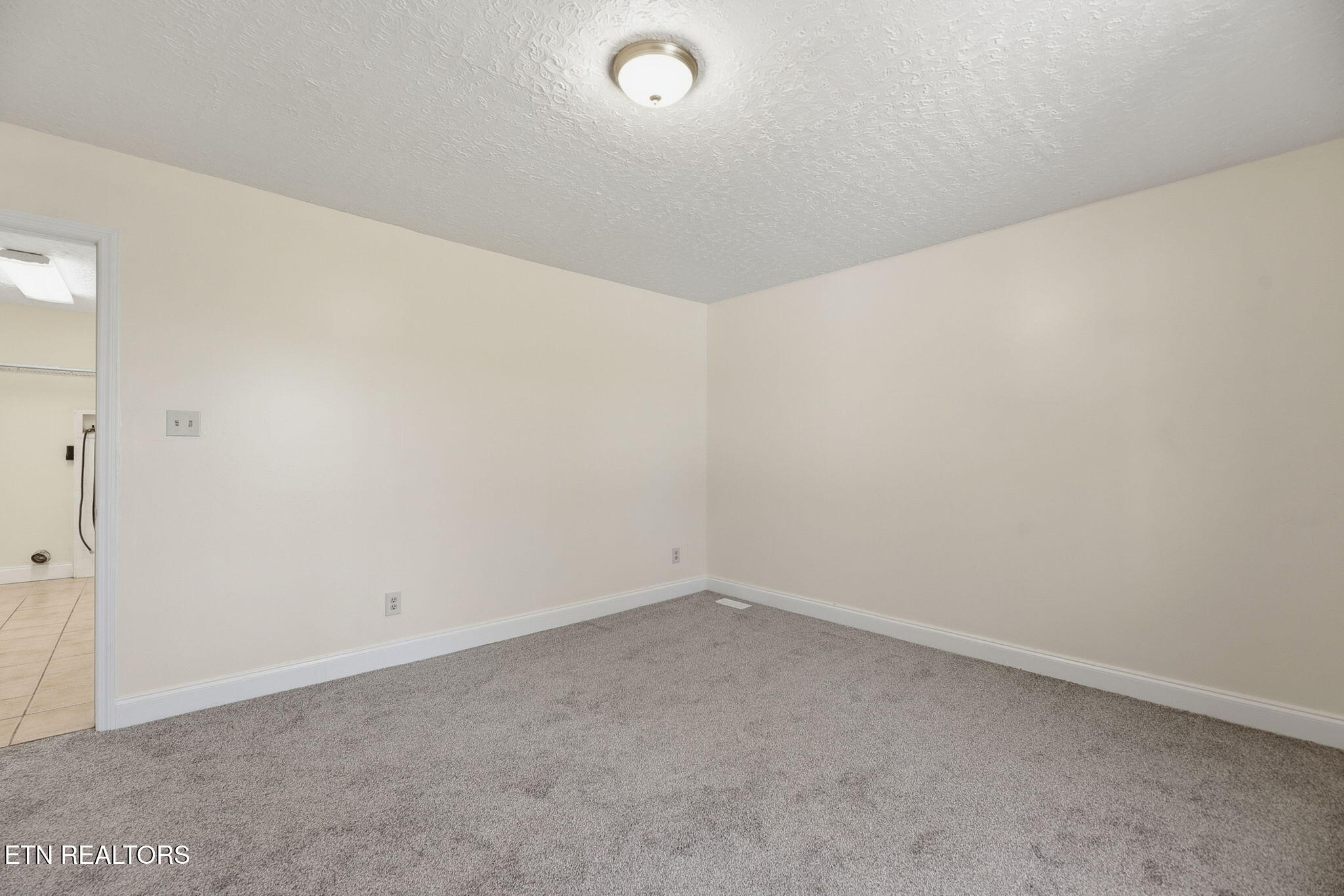 1516 Smallman Road Knoxville, TN 37920 - Photo 19 of 34 20-web-or-mls-Smllmn1516 (53)