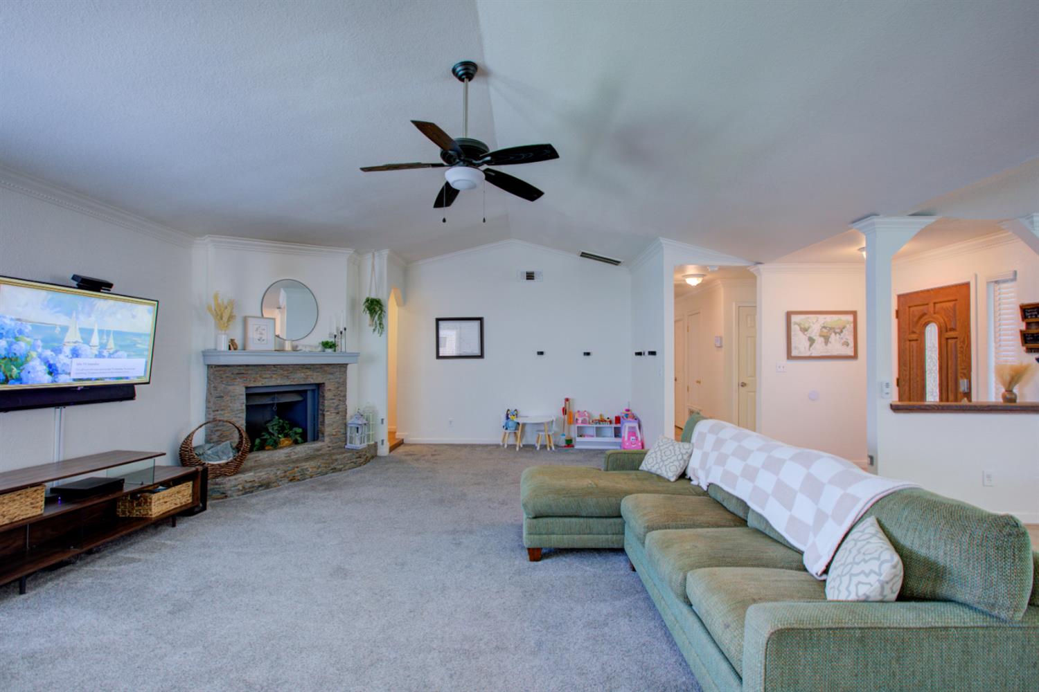 3816 Blaker Road Ceres, CA 95307 - Photo 14 of 40 Living room