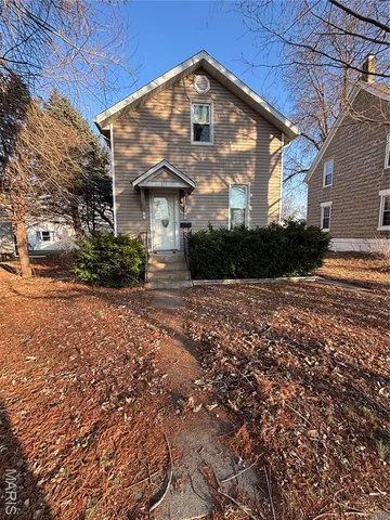 $190,000 | 617 Washington Street, Highland, IL 62249
