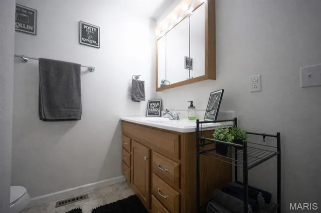 $190,000 | 617 Washington Street, Highland, IL 62249