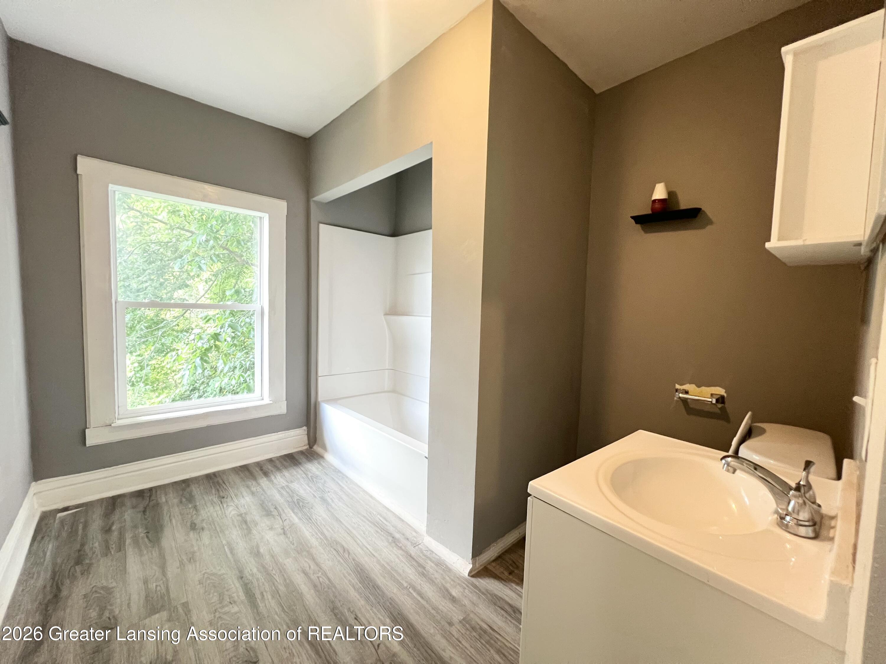 933 Porter Street Lansing, MI 48906 - Photo 20 of 30 BAAA1D12-07C9-45FE-94AA-87CF866F19B3