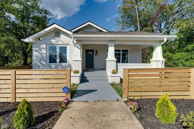 $299,999 | 2611 McCallie Avenue, Chattanooga, TN 37404