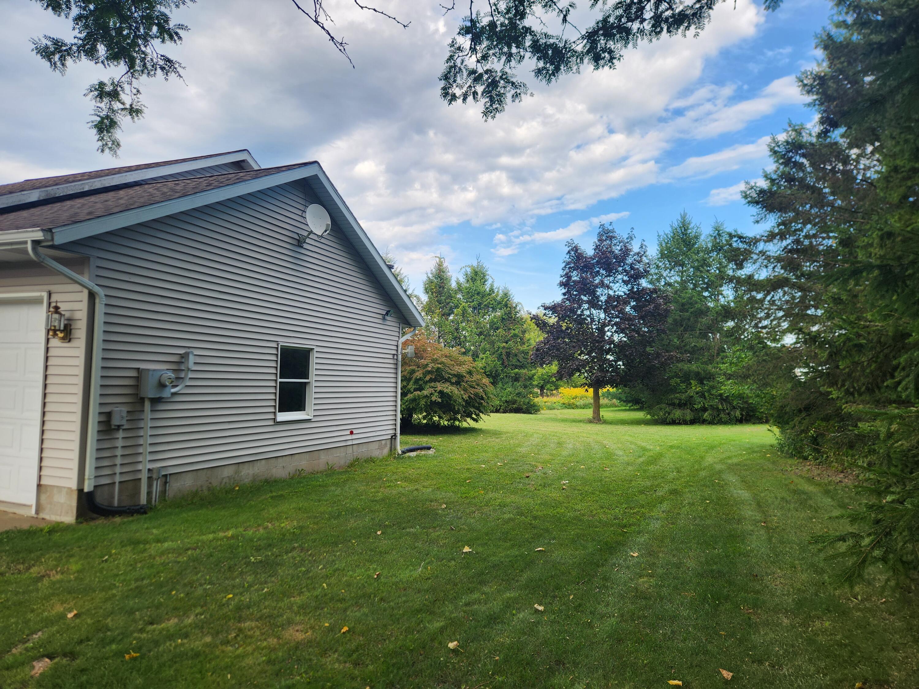 5464 South Maple Island Road Fremont, MI 49412 - Photo 3 of 45 3