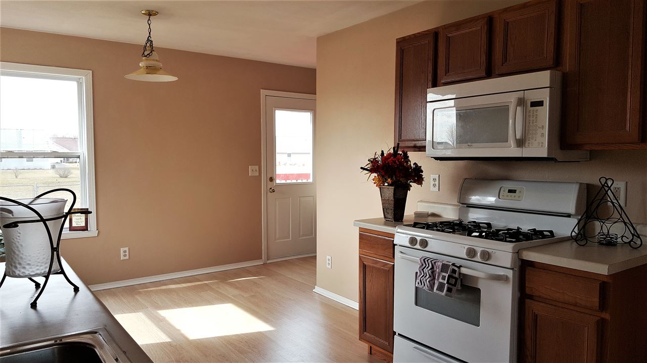 628 Bayfield Road Rockton, IL 61072 - Photo 8 of 24 a kitchen with a stove and a microwave