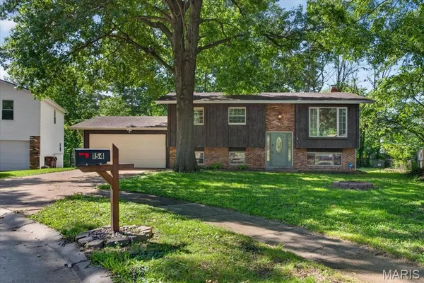 $299,000 | 154 Parkside Acres Drive, Fenton, MO 63026