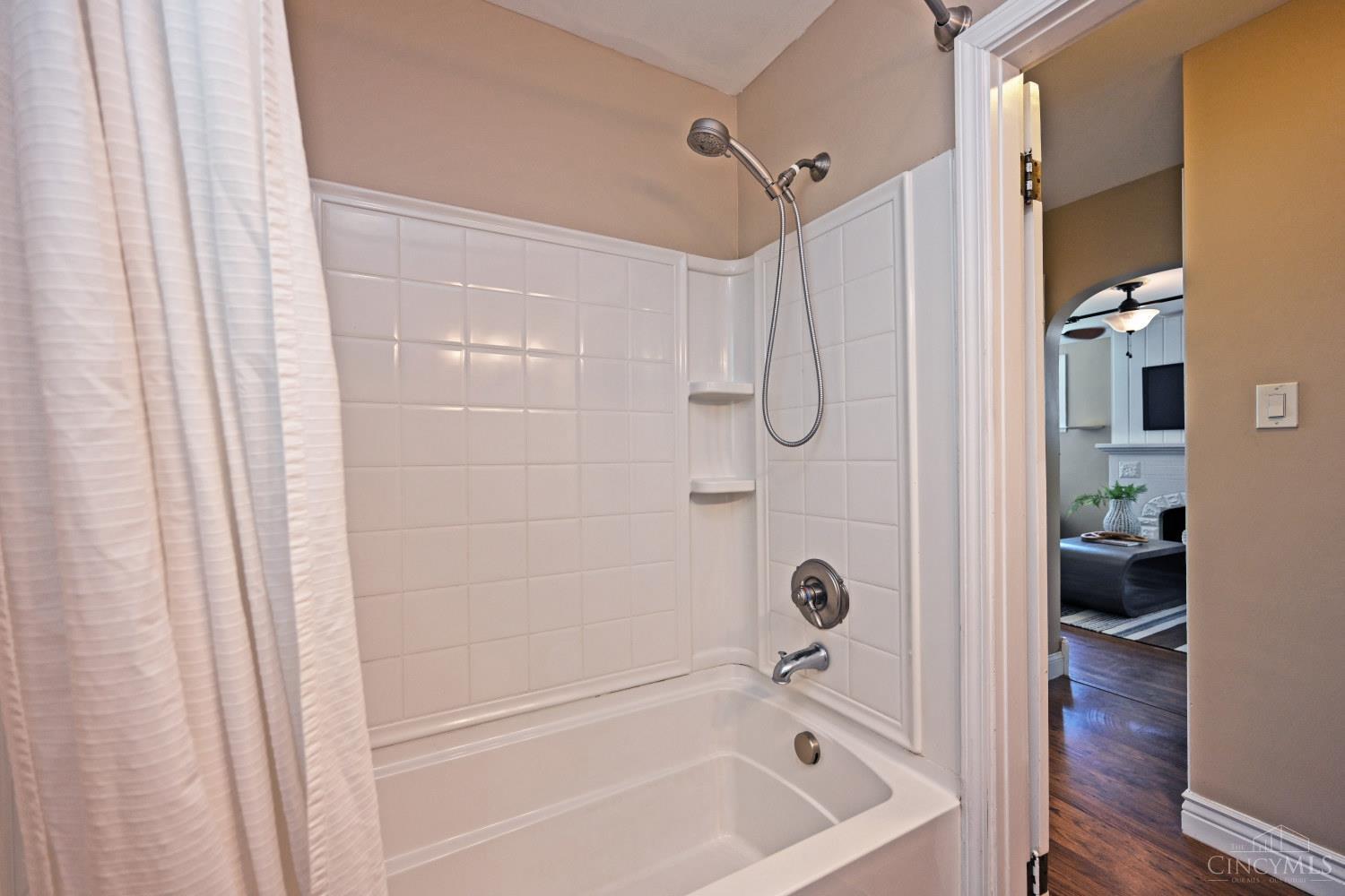 5587 Vogel Road Cincinnati, OH 45239 - Photo 23 of 42
