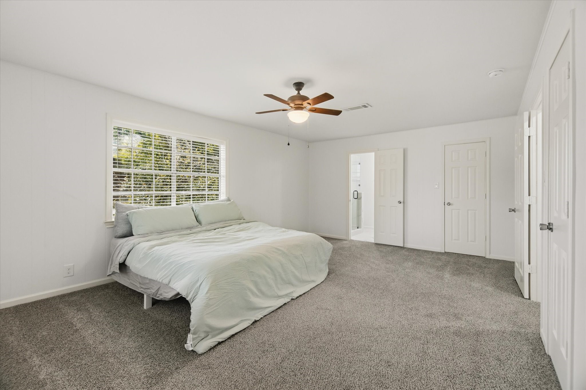 113 Rose Trail Lake Jackson, TX 77566 - Photo 25 of 45 a bedroom with a bed and a window