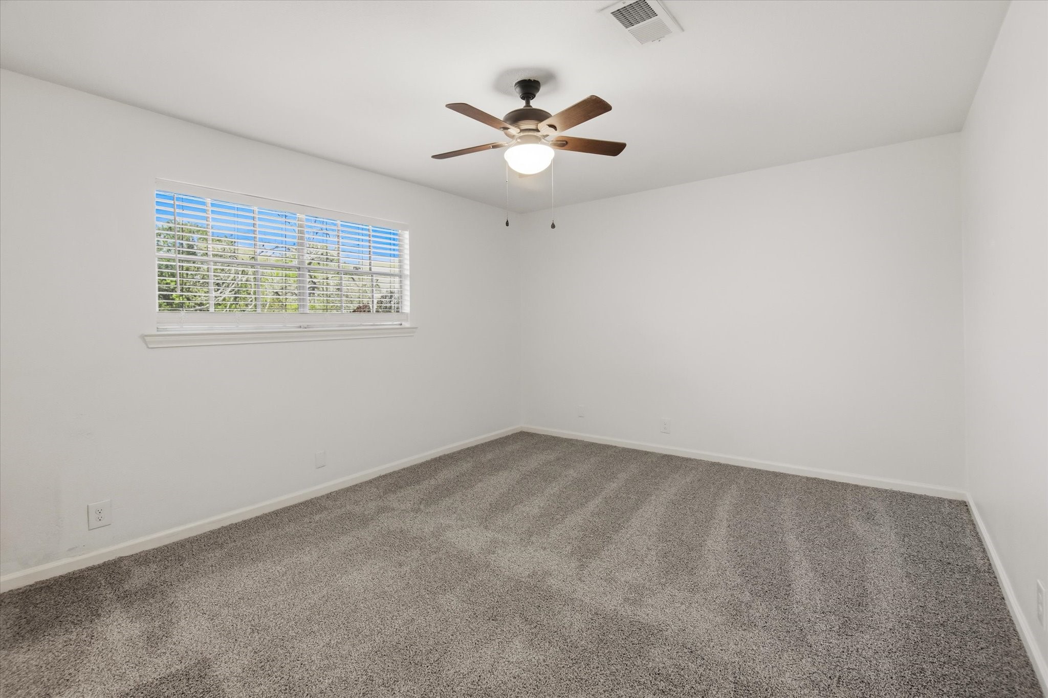 113 Rose Trail Lake Jackson, TX 77566 - Photo 28 of 45 an empty room with a window and a ceiling fan