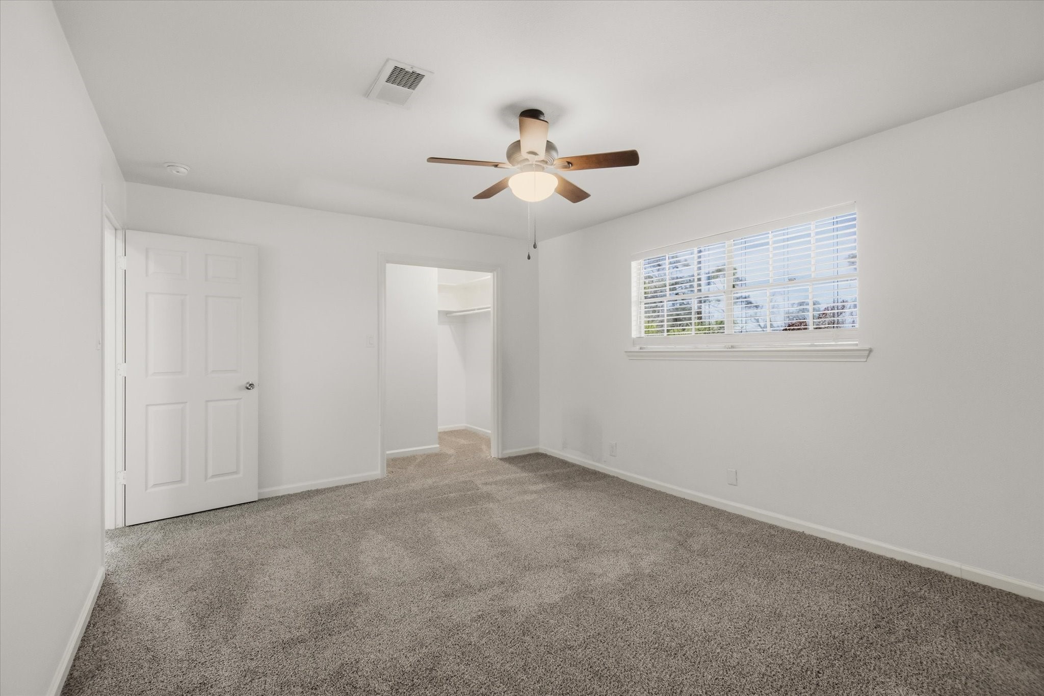 113 Rose Trail Lake Jackson, TX 77566 - Photo 29 of 45 a view of an empty room