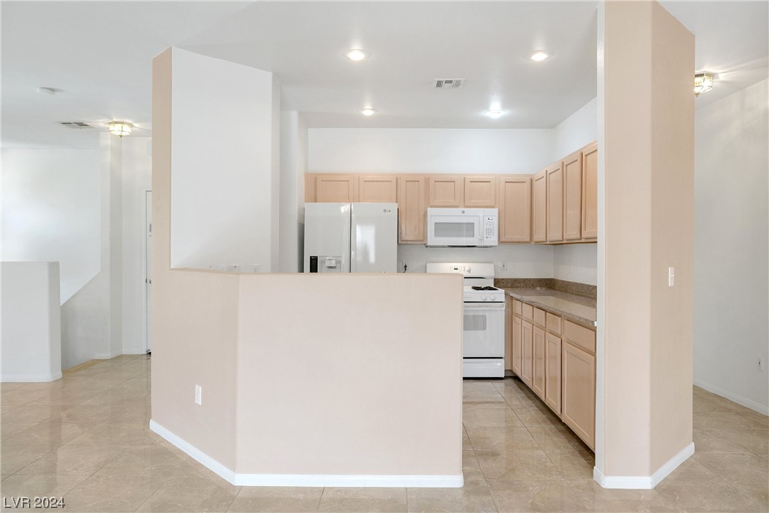 2050 West Warm Springs Road, Unit 1123 Henderson, NV 89014 - Photo 17 of 31 KITCHEN