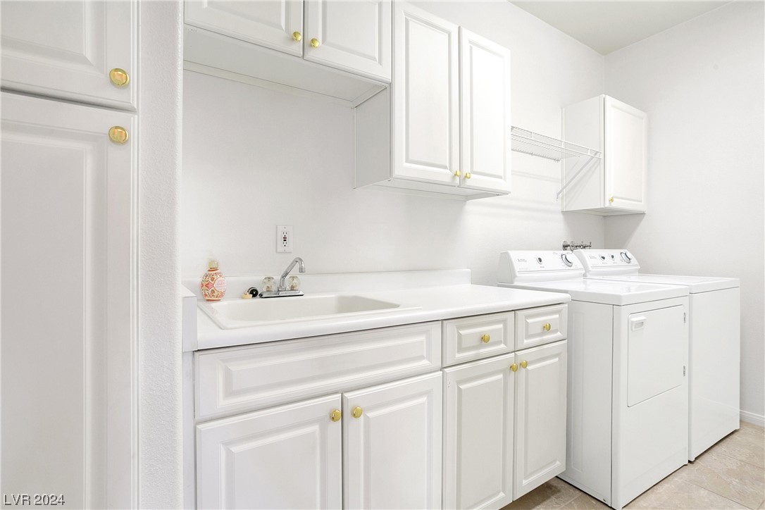 2050 West Warm Springs Road, Unit 1123 Henderson, NV 89014 - Photo 28 of 31 LAUNDRY ROOM