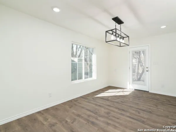 $2,400 | 143 Kinder Drive, San Antonio, TX 78212