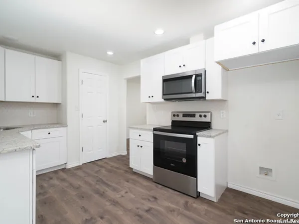 $2,400 | 143 Kinder Drive, San Antonio, TX 78212