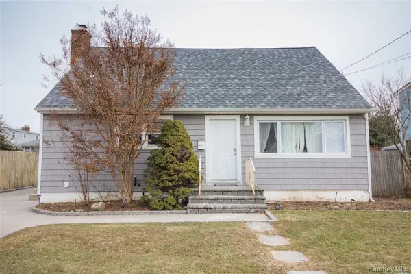$4,999 | 343 Greengrove Avenue, Uniondale, NY 11553