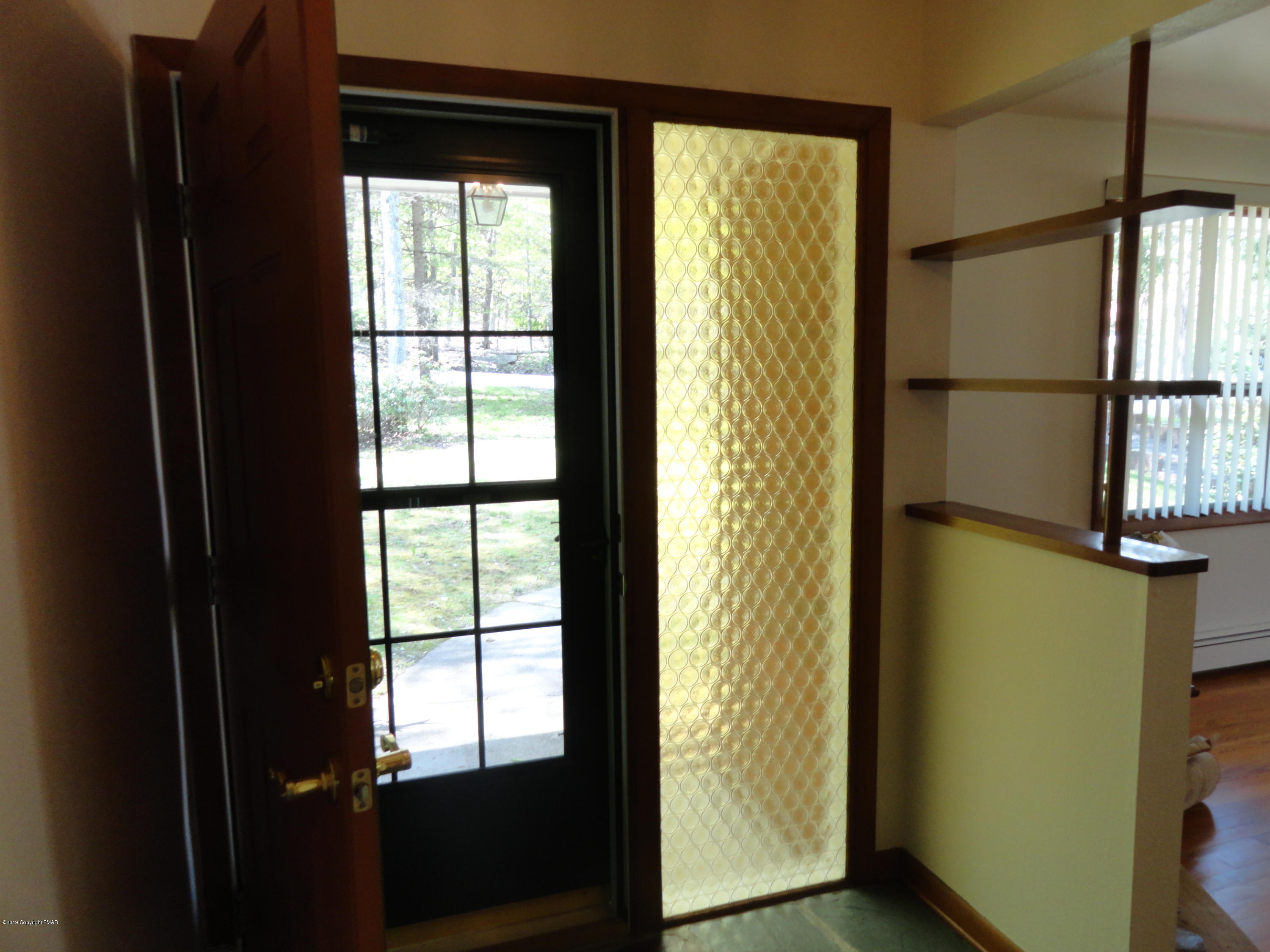 99 Hemlock Road Mount Pocono, PA 18344 - Photo 4 of 28 Entry Way