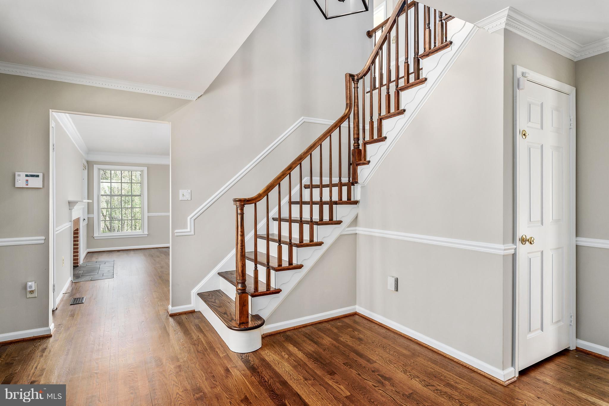 2003 Roundhouse Road Vienna, VA 22181 - Photo 4 of 30 Entryway