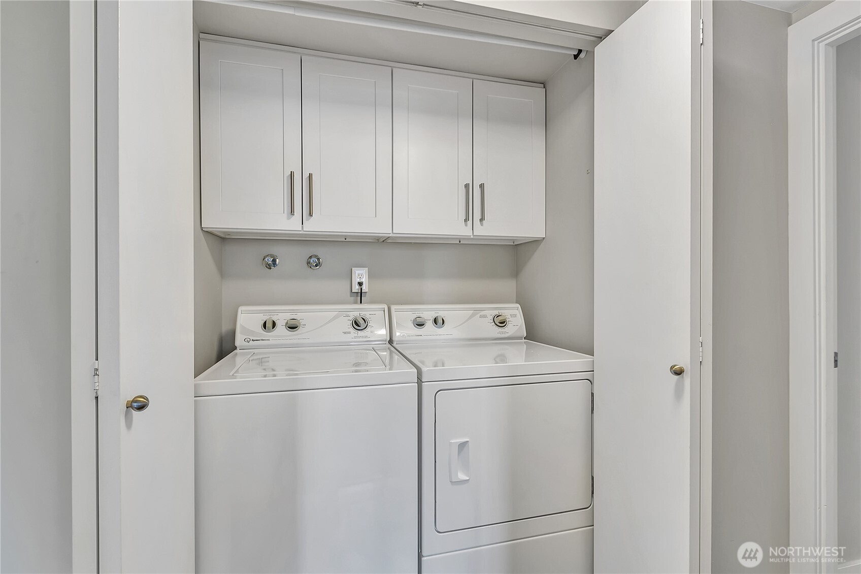 2100 3rd Avenue, Unit 2606 Seattle, WA 98121 - Photo 28 of 37 a utility room with dryer and washer