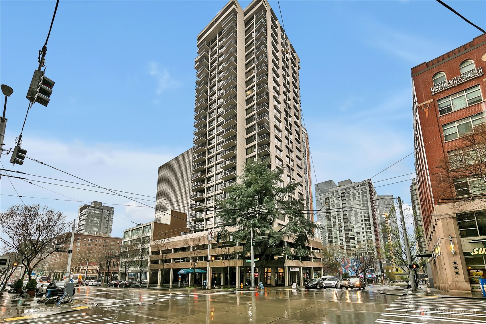 2100 3rd Avenue, Unit 2606 Seattle, WA 98121 - Photo 29 of 37 a view of a city with tall buildings